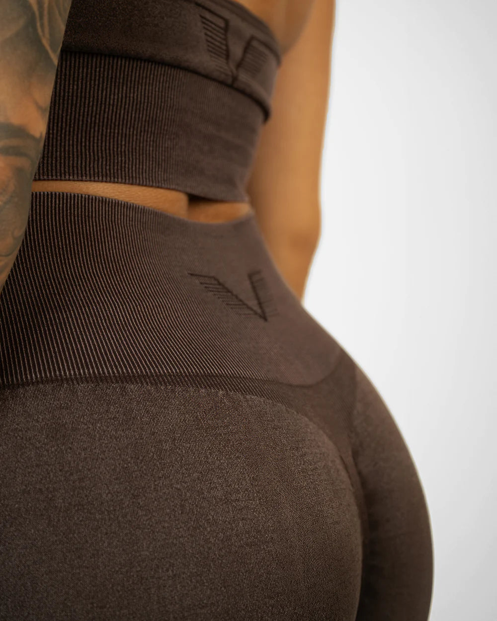 GAVELO WonderBum Chocolate Plum sports bra