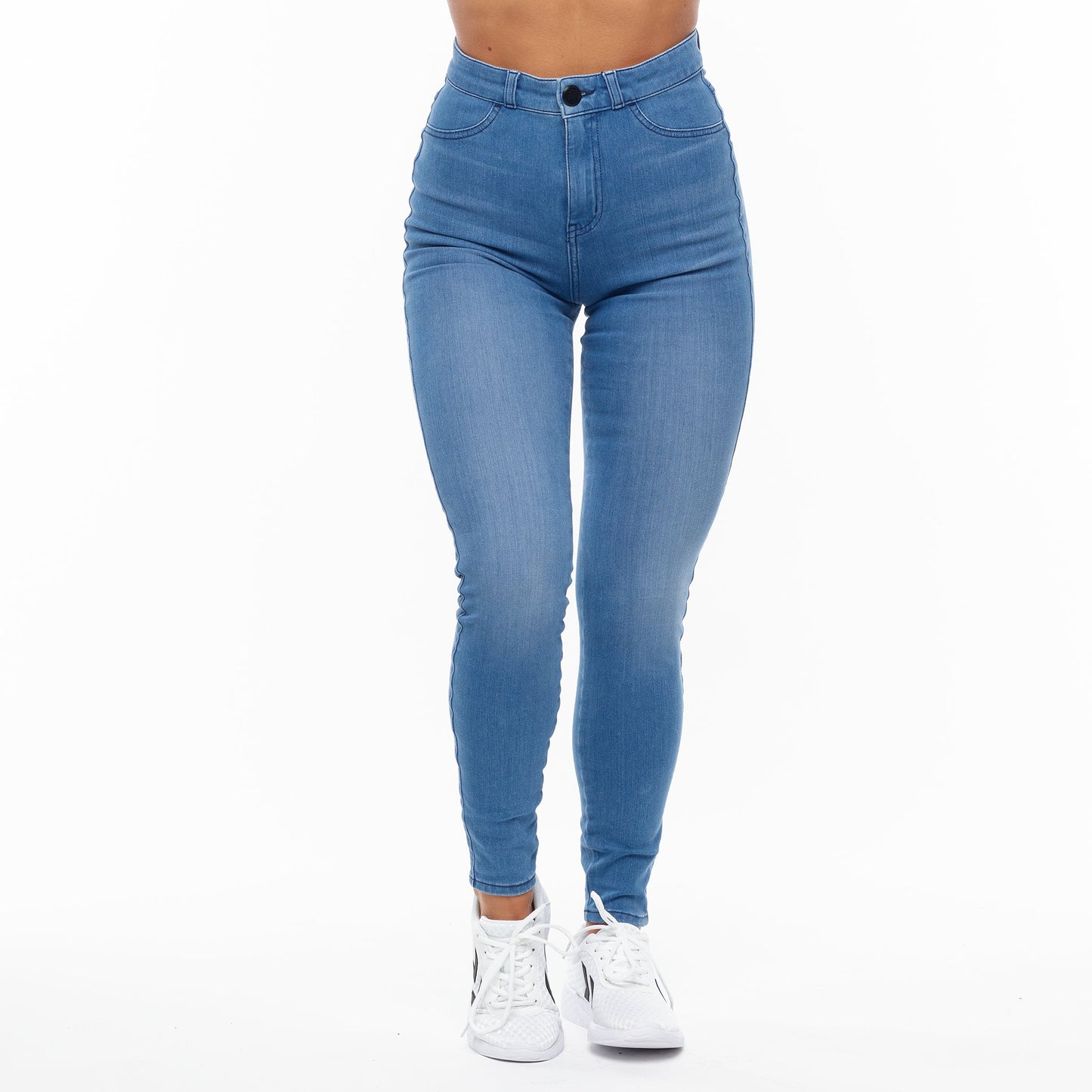 Embrace_jeans_light_blue_joustofarkut_korkeavyötäröiset_farkut_isoille_reisille.jpg