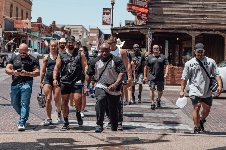 Uutuudet naisille ja miehille